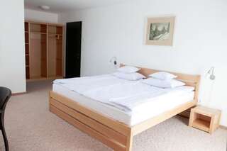 Курортные отели Lobogo Resort Влэхица Улучшенный двухместный номер с 1 кроватью-2